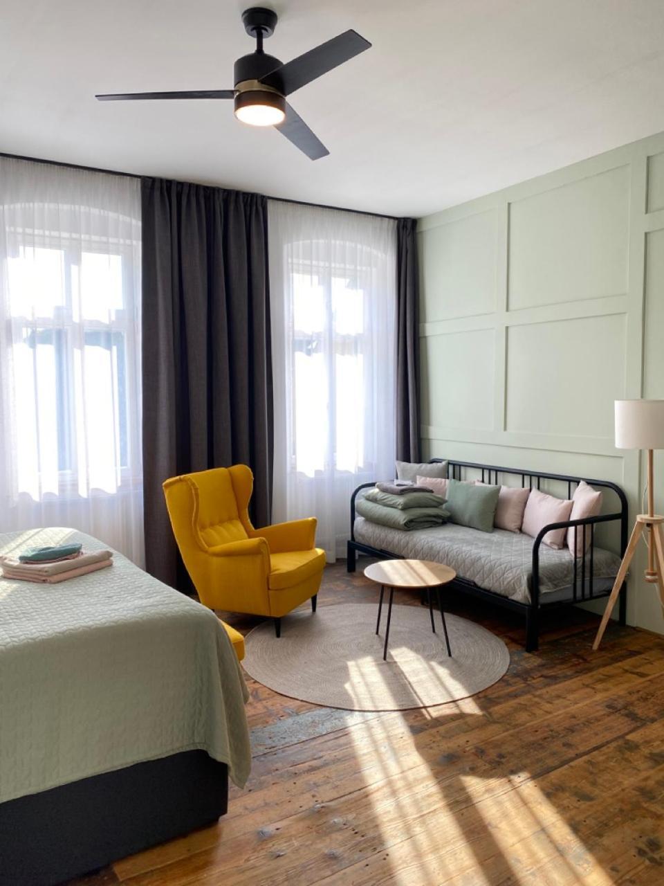 Four Rooms Carlsbad Authentic Karlovy Vary Kültér fotó